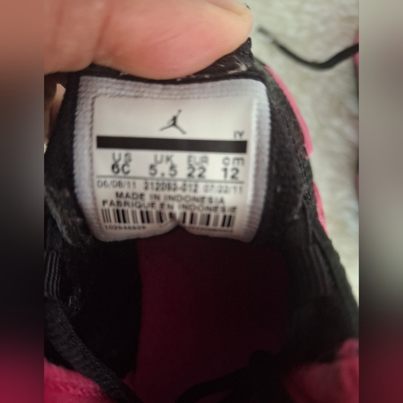 Girl's Jordan Black and Pink High-Top Sneakers Size 6c. - Picture 6 of 8